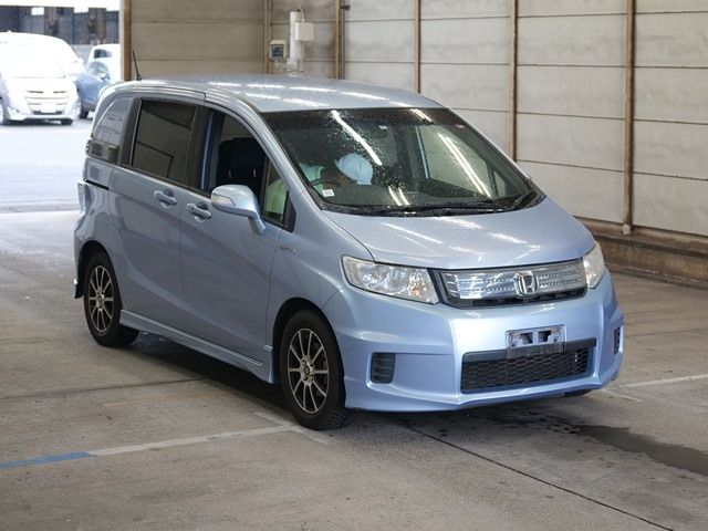 2653 Honda Freed spike GP3 2013 г. (ARAI Bayside)